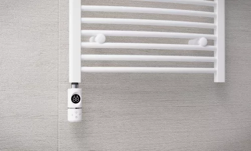 Fűtőpatron törölközőszárító radiátorhoz fehér 700W, LCD kijelzővel